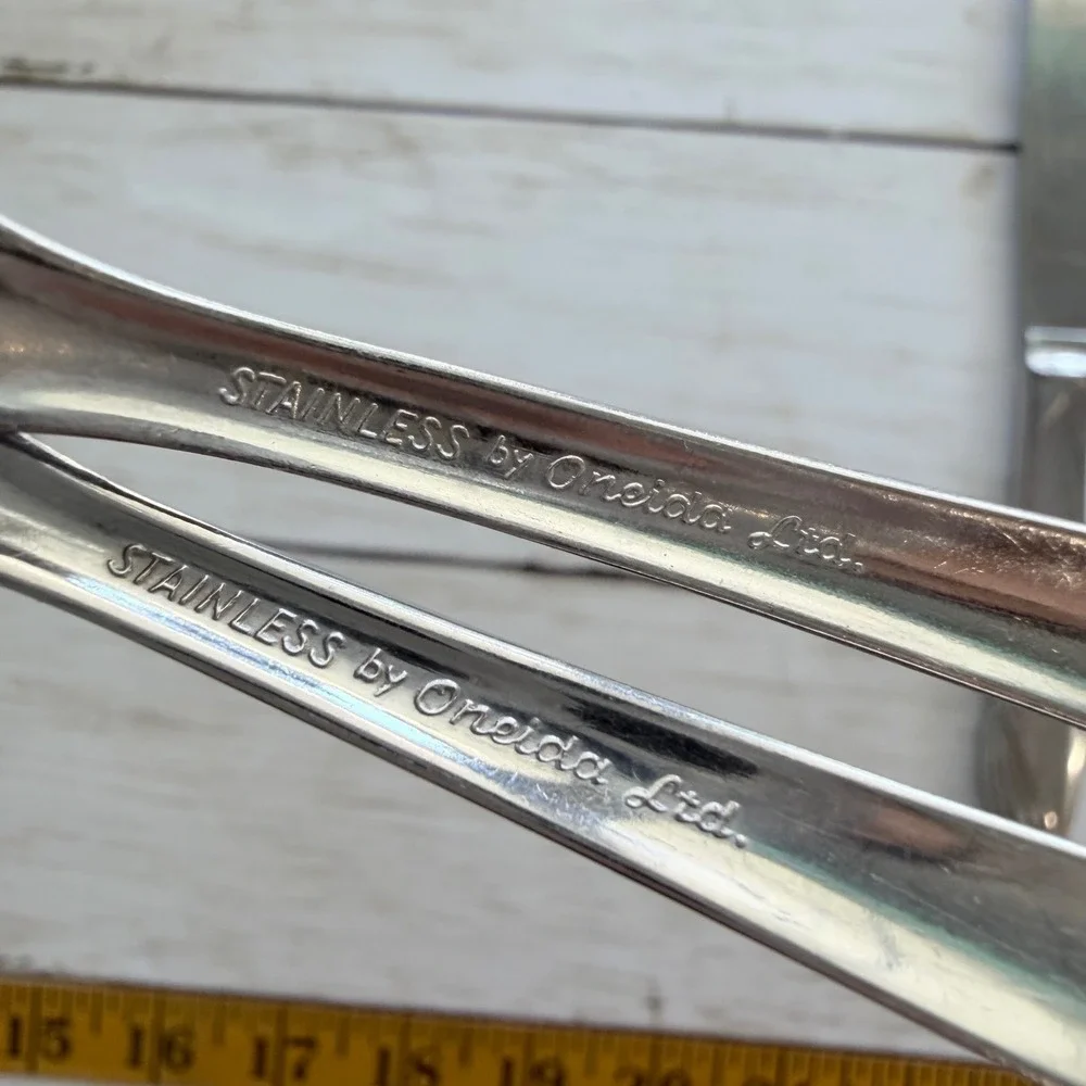 Oneida‎ Flatware Set of 12 Piece Silver Stainless Steel MCM Swirl Leaf Pattern
